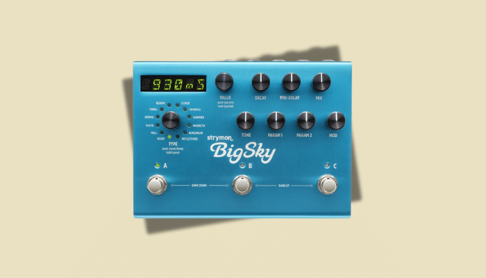 Ambient pedalboard: tuner, Klon, Strymon Volante, Big Sky and an expression pedal